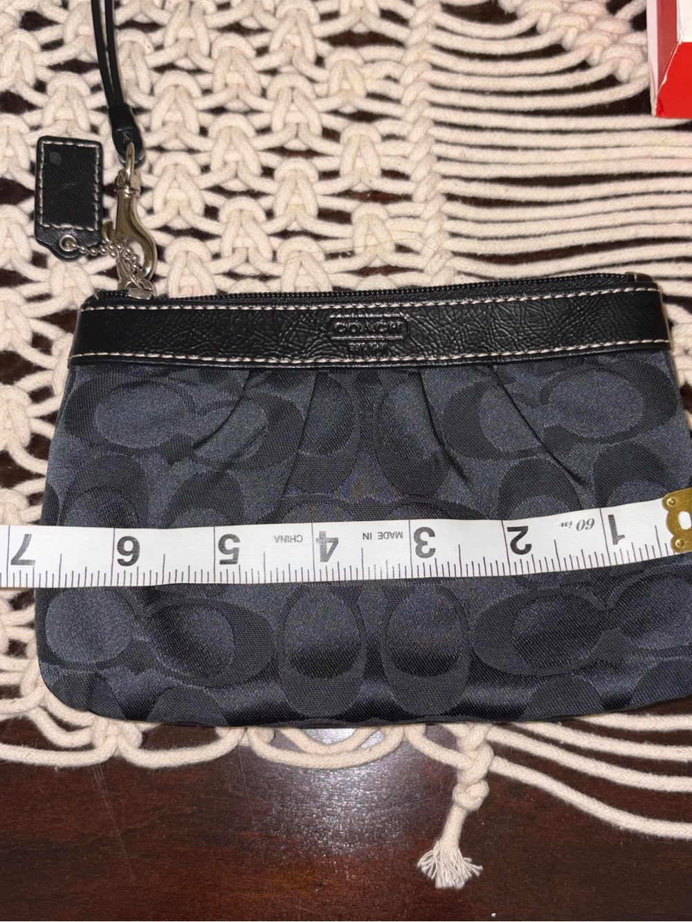 Coach BUNDLE Boyfriend "C" logo white silicone/rubber strap watch NEW & Wristlet - Picture 16 of 17